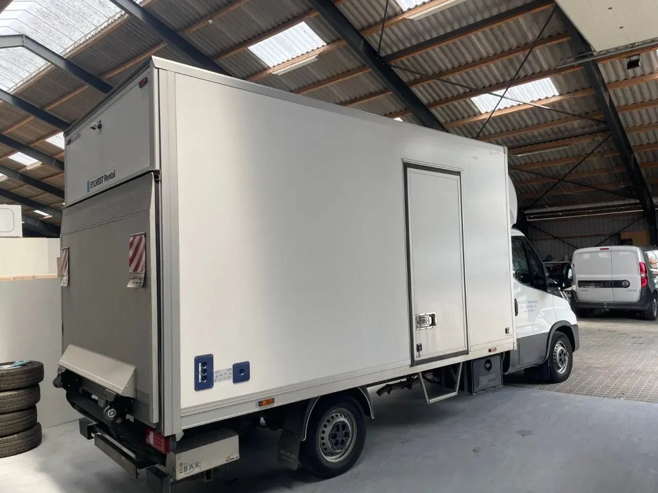 Billede 2 - Iveco Daily 3,0 35S18 4100mm Box m/lift AG8