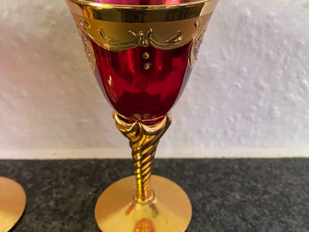 Billede 4 - Flotte rød/guld ældre vinglas 