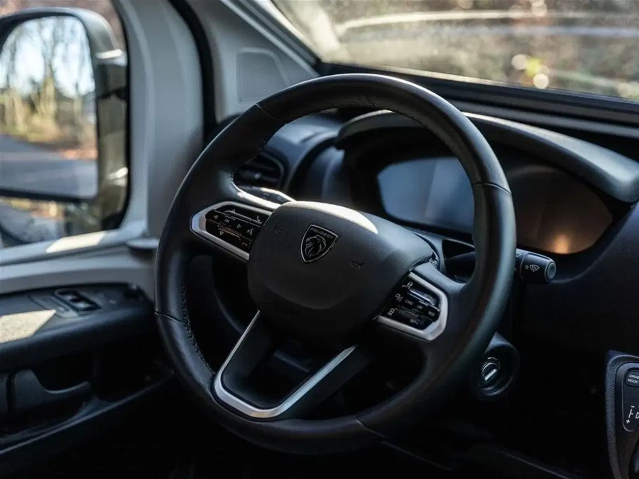 Billede 37 - 2026 - Tourne 6.4 Select aut. gear - Black   Tournes topmodel med langsgående senge