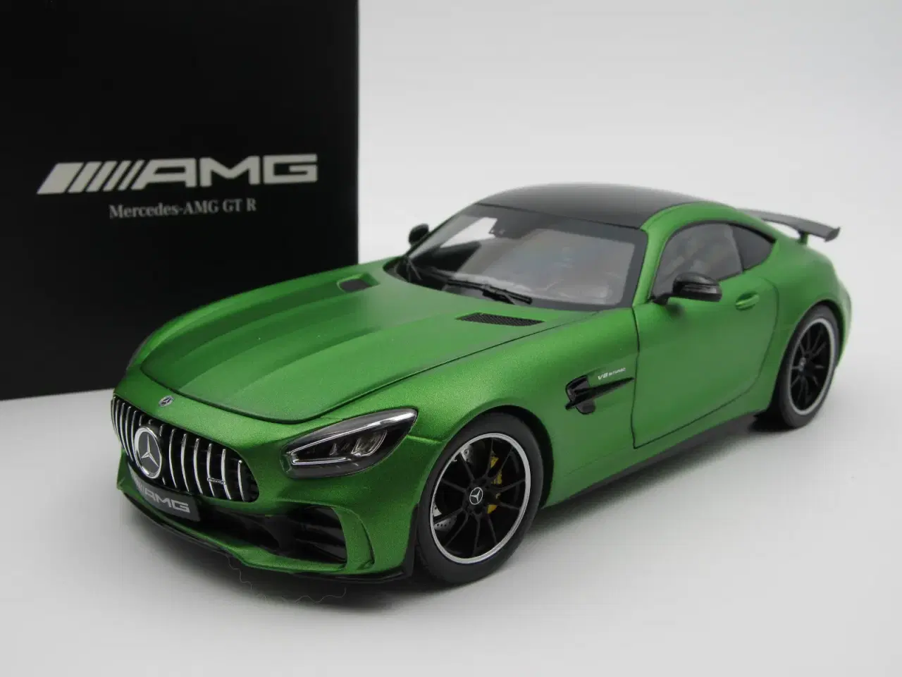 Billede 1 - 2019 Mercedes AMG GT-R Coupé - 1:18