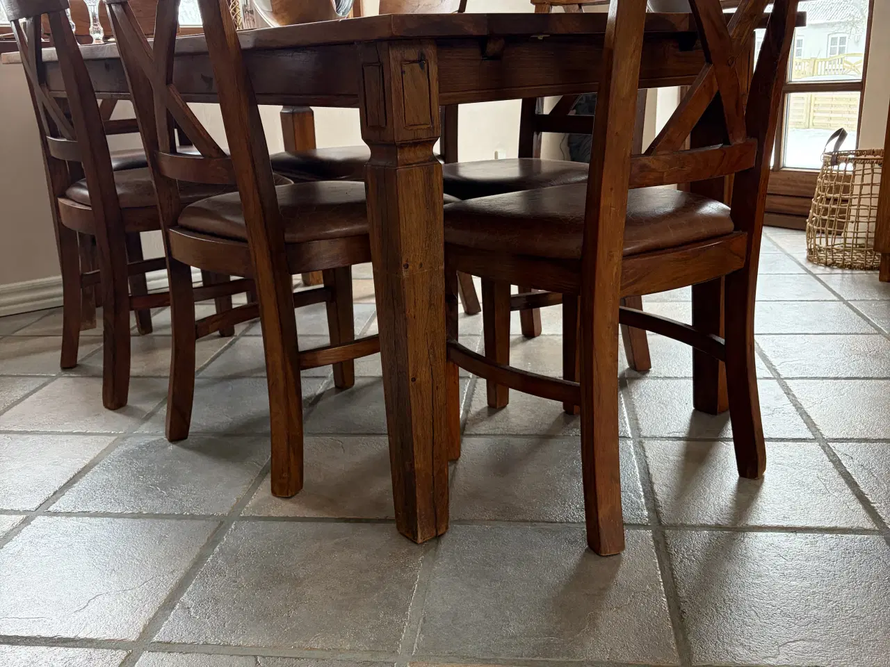 Billede 3 - Spisebord med 6 stole