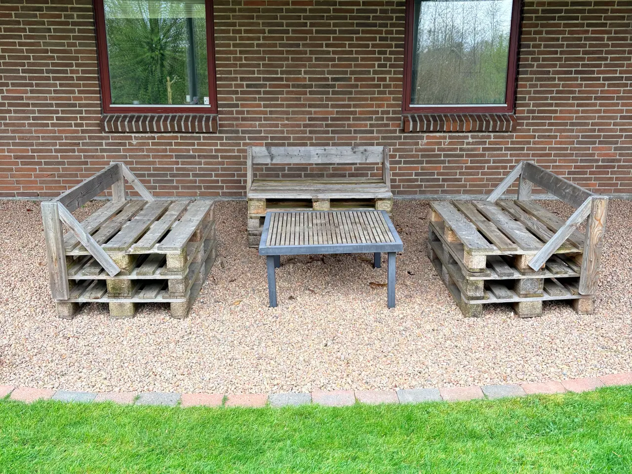Billede 1 - Pallesofaer – 3 bænke og bord
