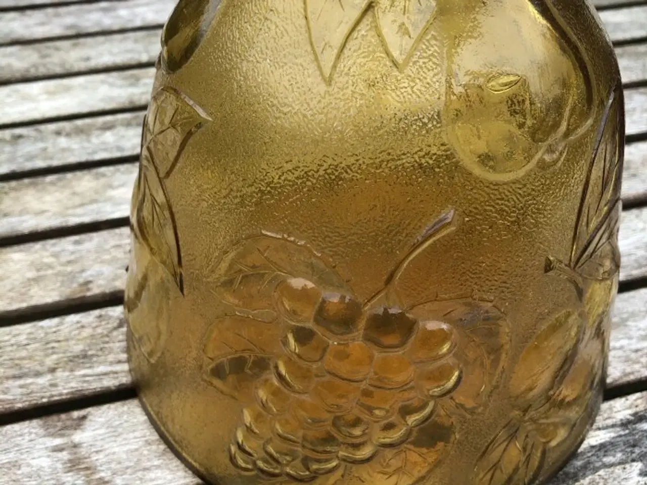 Billede 2 - Glas vase gul – med prægning af frugter