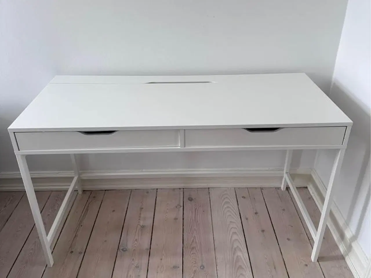 Billede 1 - ALEX skrivebord, hvid, 132x58 cm
