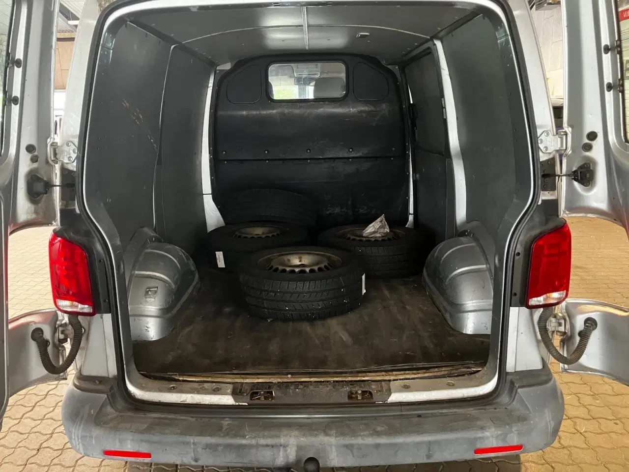 Billede 4 - VW Transporter 2,5 TDi 130 Kassevogn kort