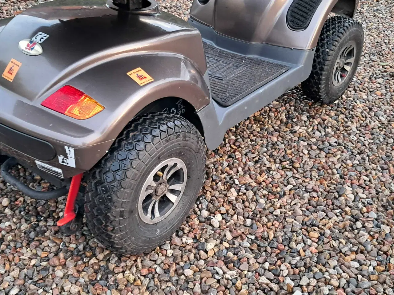 Billede 2 - 4 hjulet el-scooter med sprit nye batterier