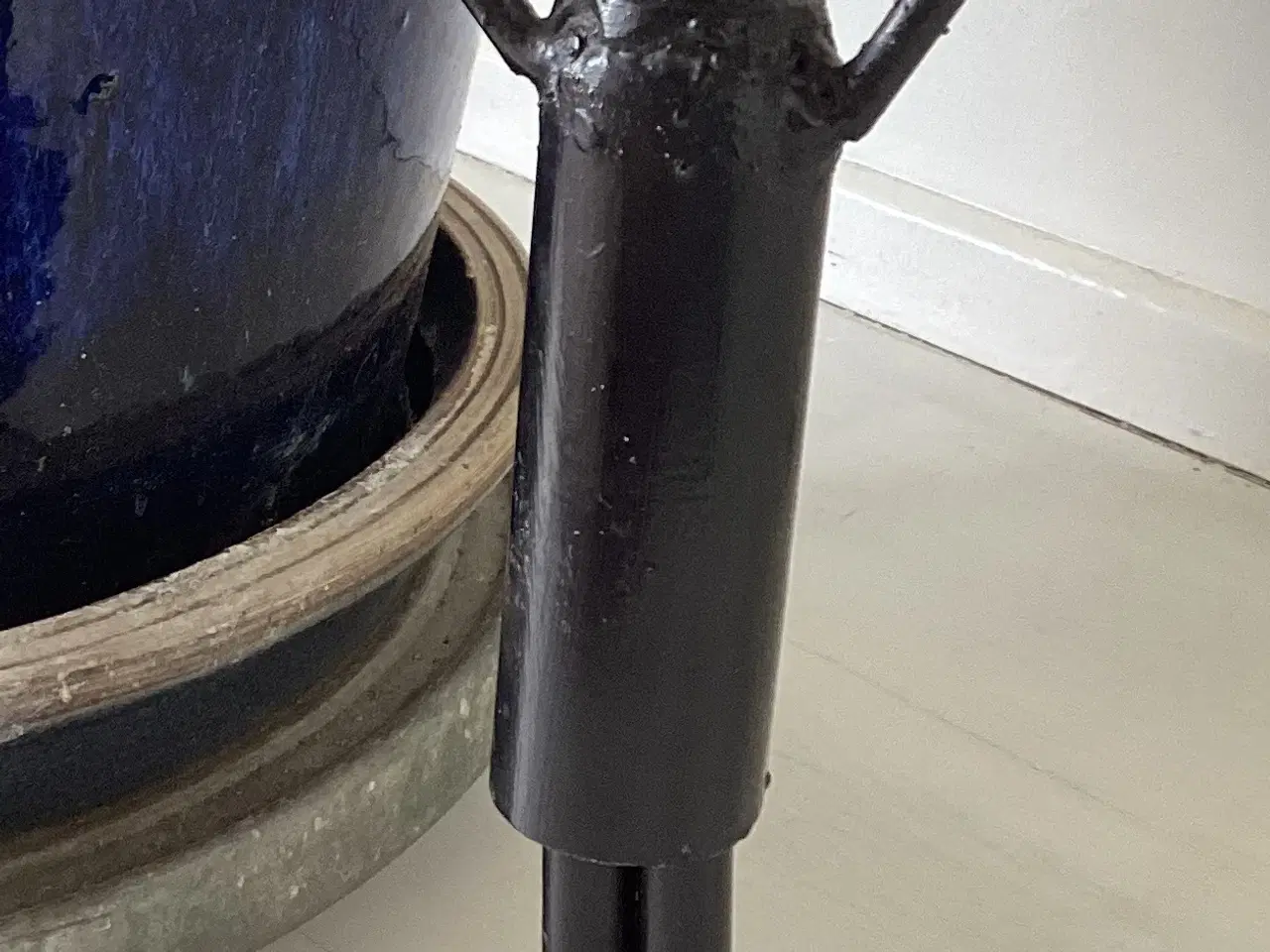 Billede 1 - Metal figur/skulptur af jublende mand/robot  