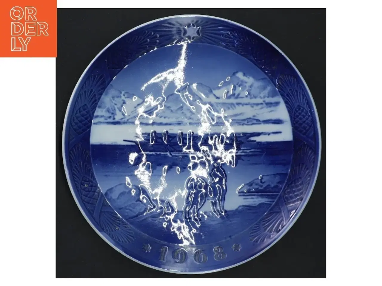 Billede 1 - Juleplatte 1968 'Den sidste konebåd' fra Royal Copenhagen (str. Ø 18,5 cm)