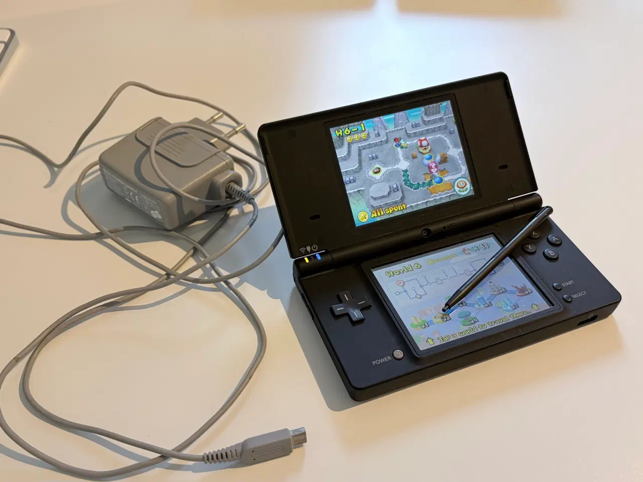 Billede 3 - Nintendo DSi + Pokémon + spil – komplet og i flot 