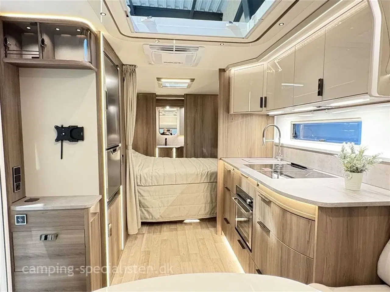 Billede 7 - 2026 - Kabe Imperial 630 TDL E8 Kabe Imperial 630 TDL E8 KS spejlvendt model 2026 kan nu opleves hos Camping-Specialisten