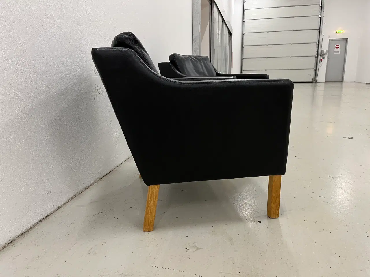 Billede 6 - Nielaus lounge stole i sort semi anilin læder.