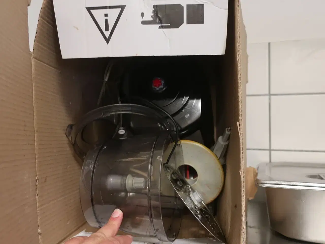 Billede 2 - Reol med indhold