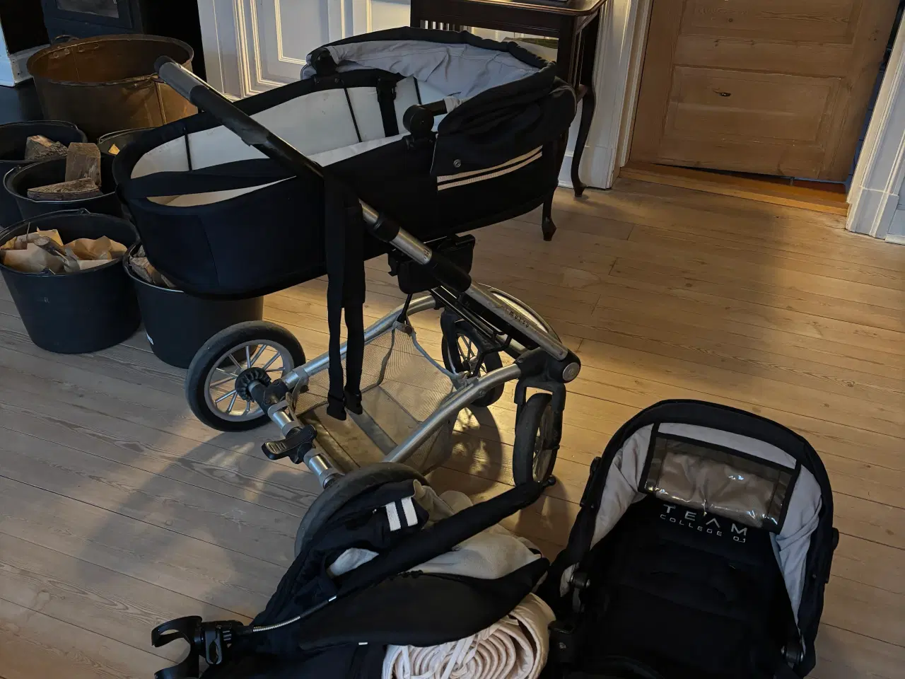 Billede 3 - Barnevogn med udstyr