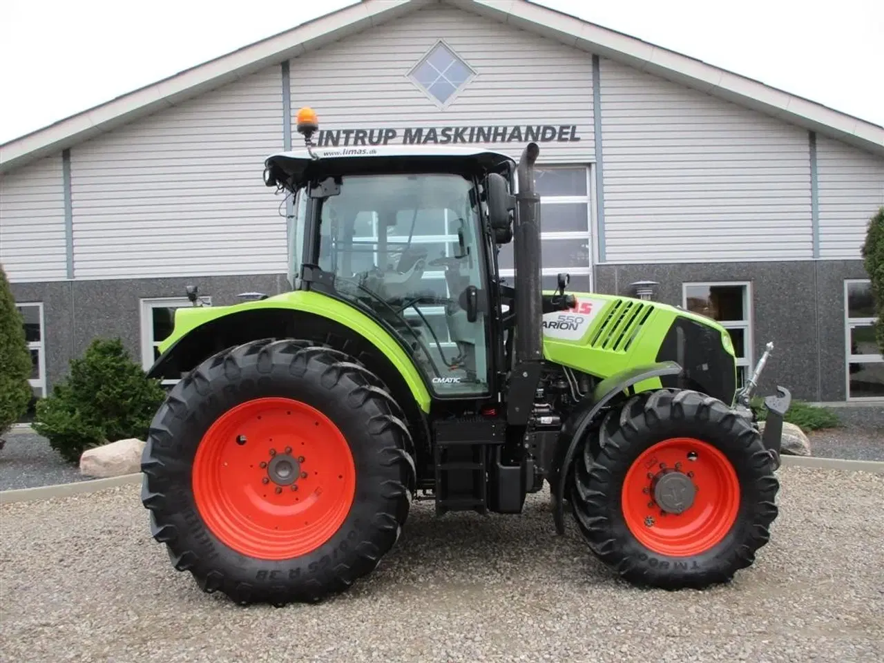 Billede 8 - CLAAS ARION 550 C-matic med frontlift, affjedret foraksel og affjedret kabine.