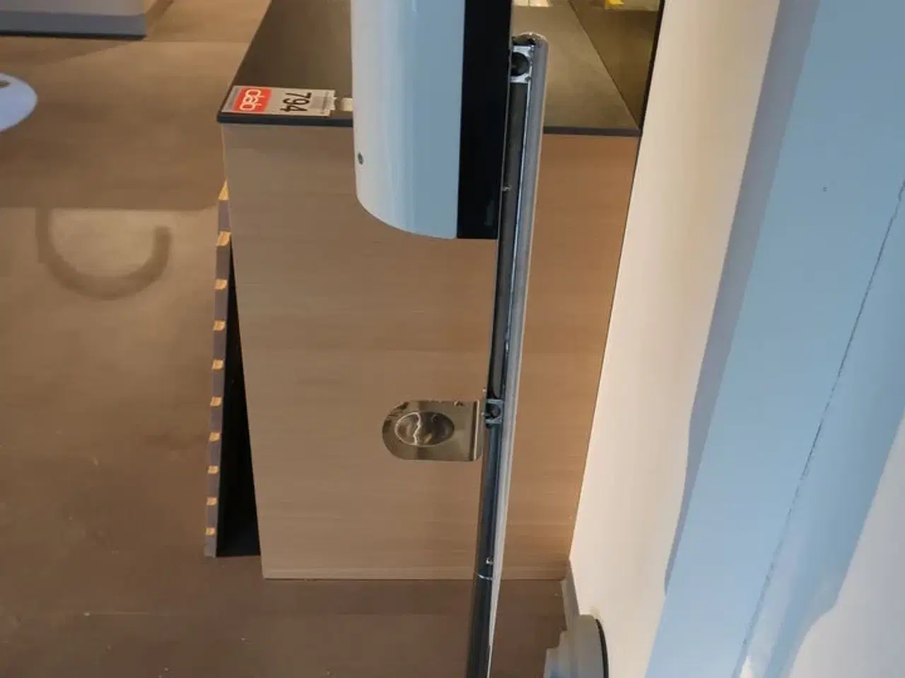 Billede 4 - Håndsprit dispenser, dørstopper & gulvmåtte