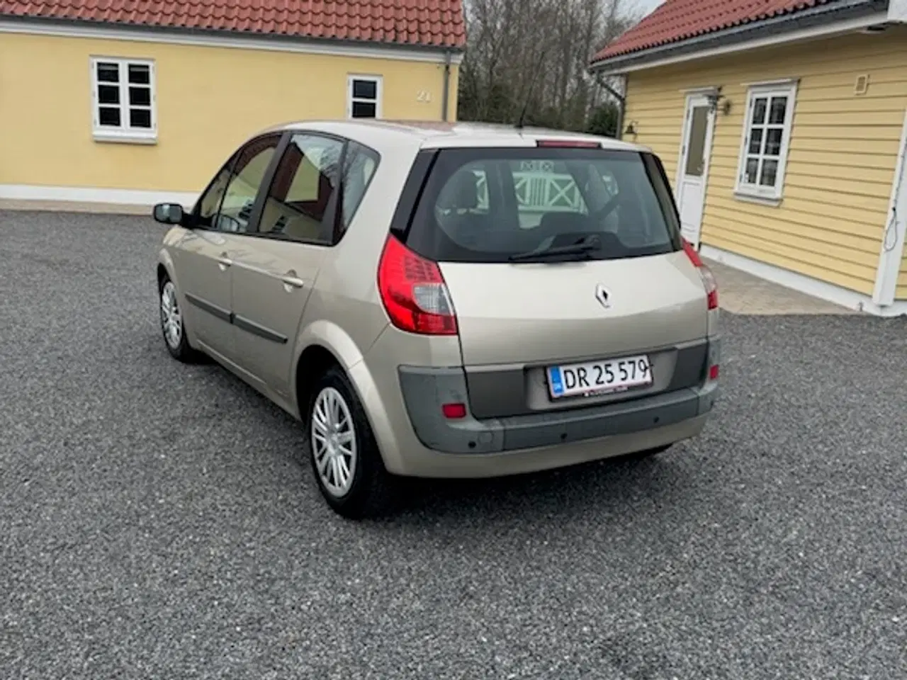 Billede 2 - Billig familiebil 