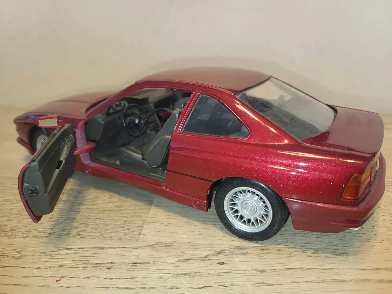 Billede 5 - Modelbil: BMW 850i  Skala 1/18
