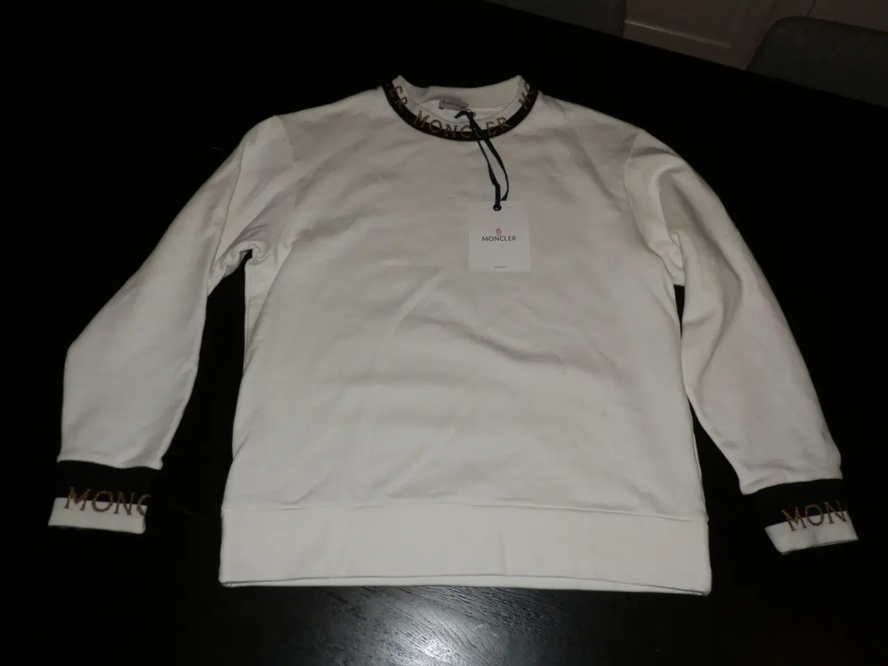 Billede 1 - Ny lækker MONCLER Sweatshirt i hvid.