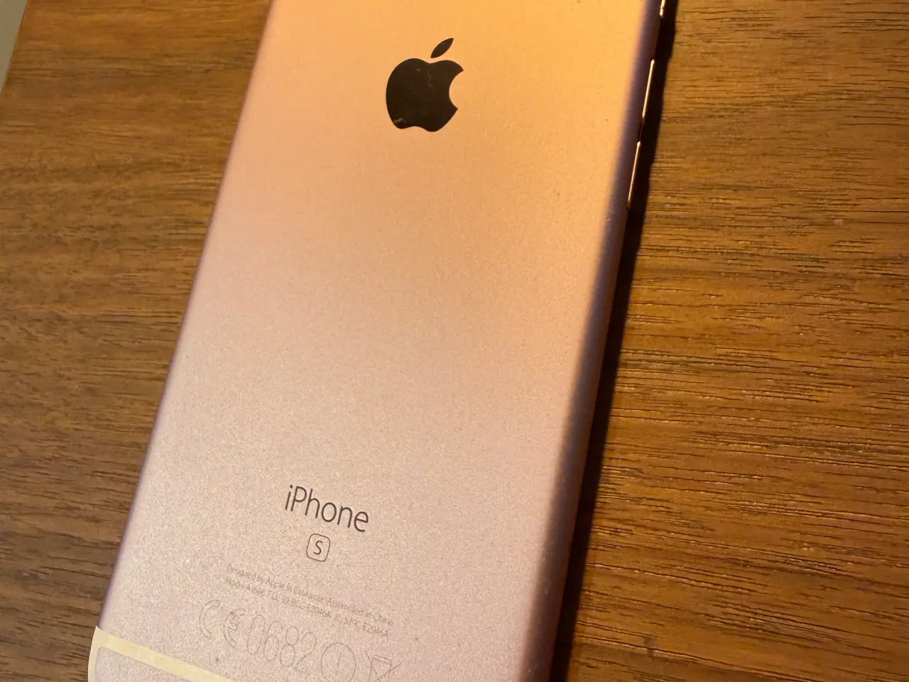 Billede 2 - Jeg sælger en iPhone 6s – 128GB i rosegold. 