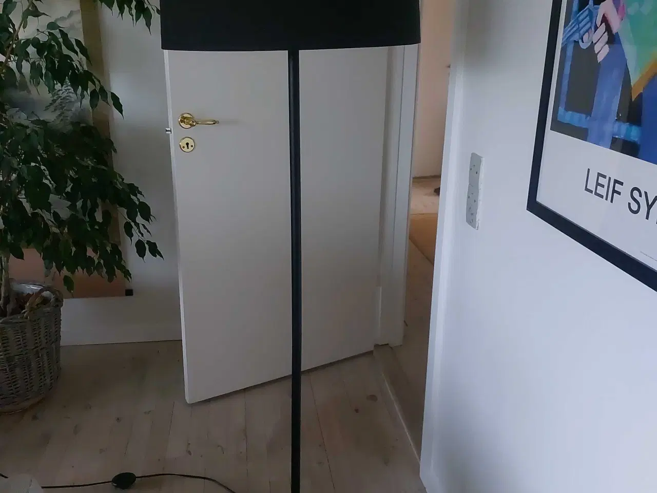 Billede 1 - Standerlampe. Sort