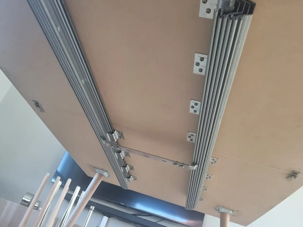 Billede 4 - Hvidt Spisebord 