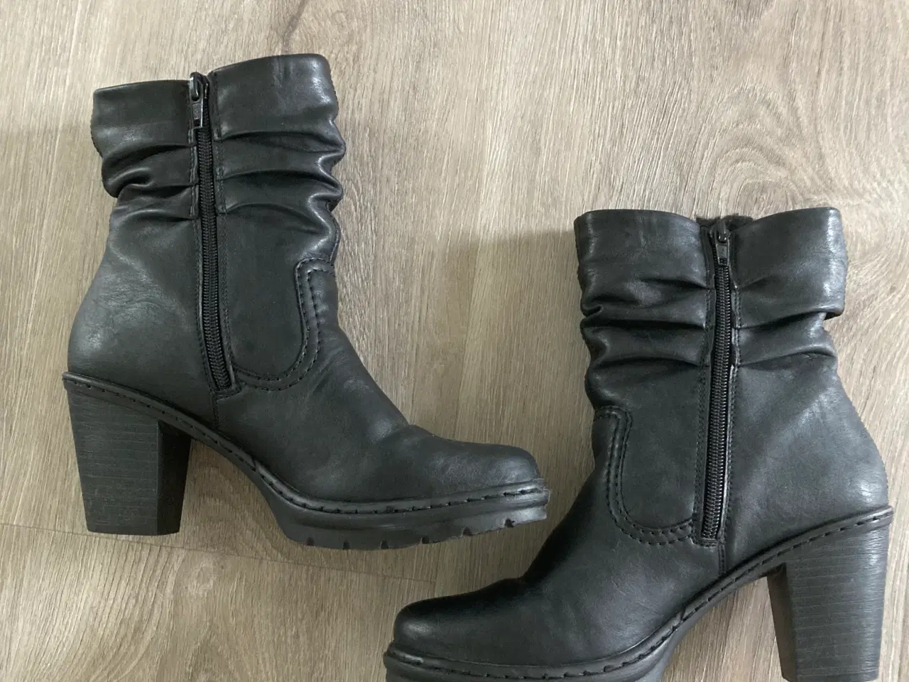 Billede 2 - Sorte Rieker støvler str. 38