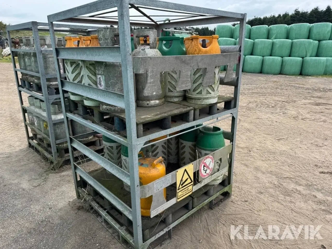 Billede 5 - Bure med tomme gasflasker BP Gas og Kosangas