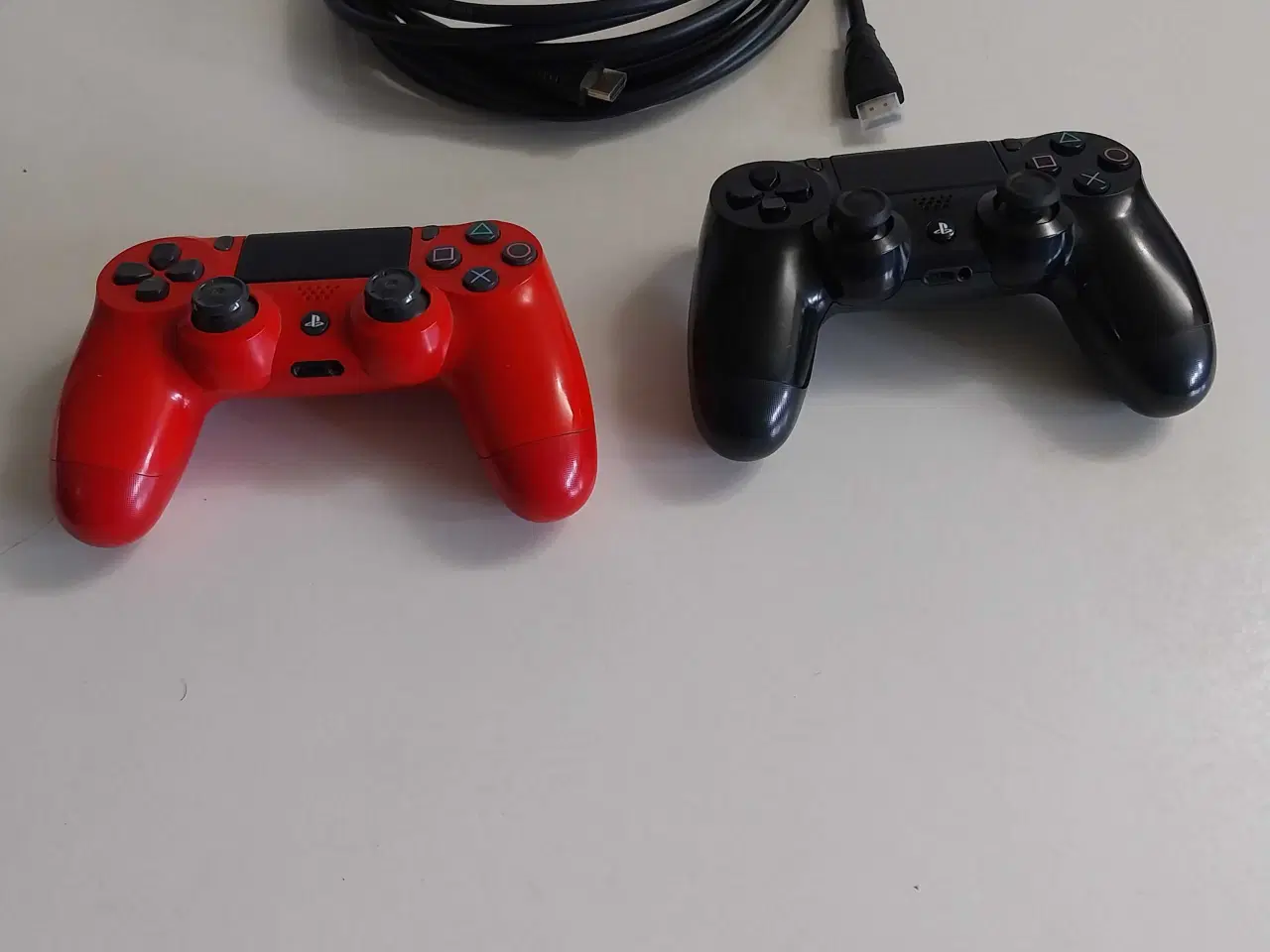Billede 3 - 2 controllere til Playstation.  1 skærmkabel 