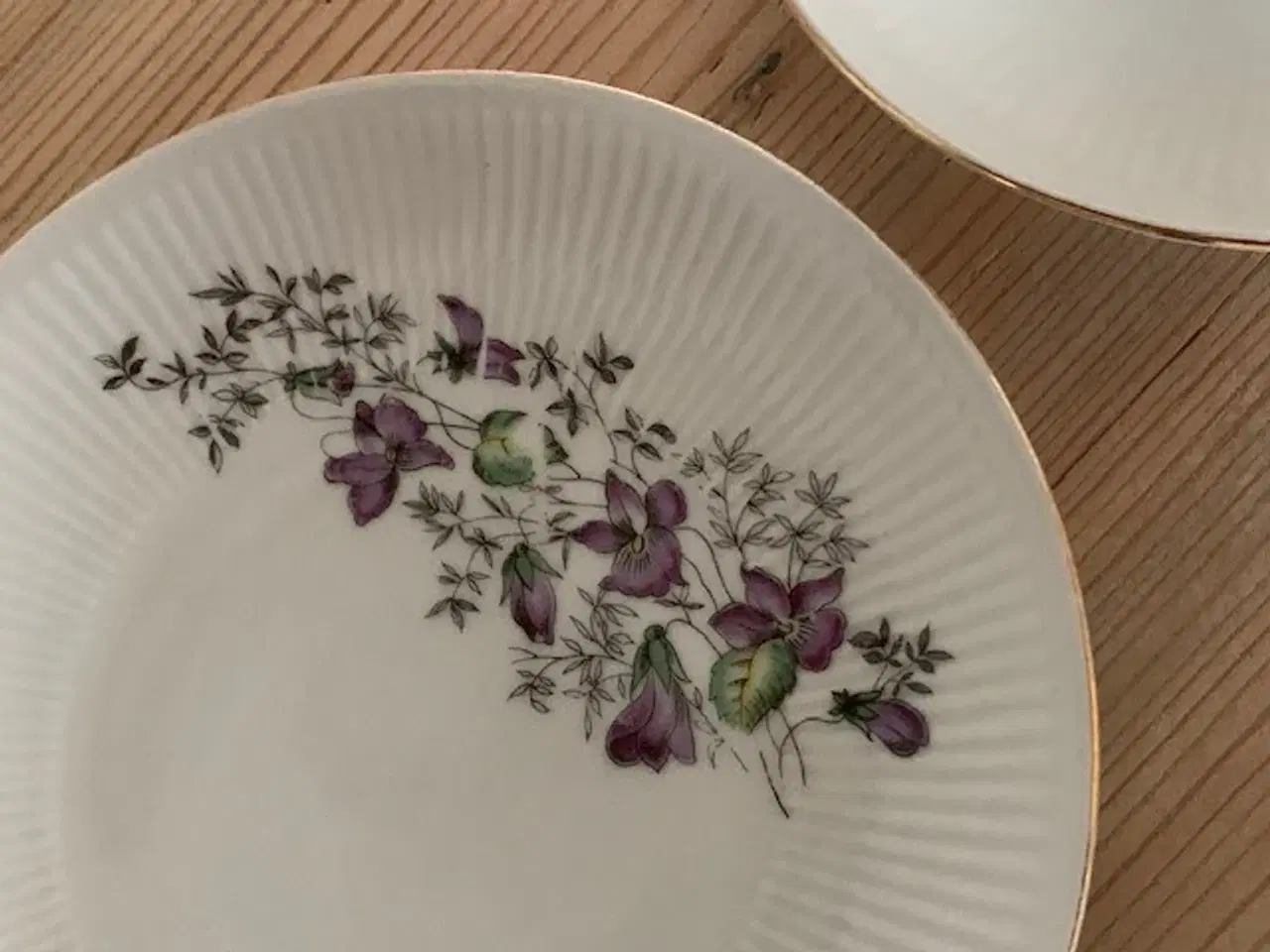 Billede 4 - Kaffestel med violer og guld kant - vintage