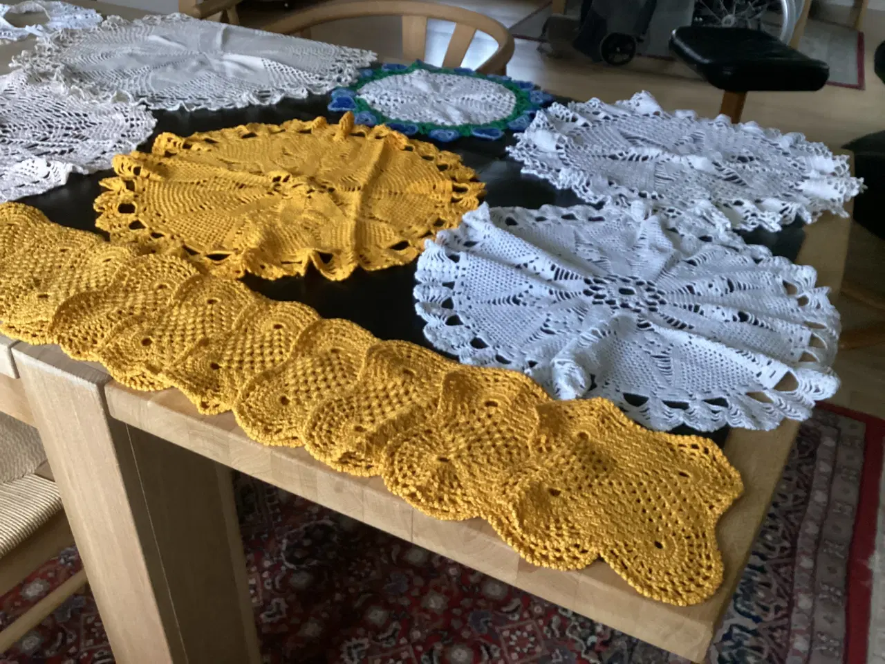 Billede 3 - Hjemmehæklede. Lyseduge. Sælges samlet 