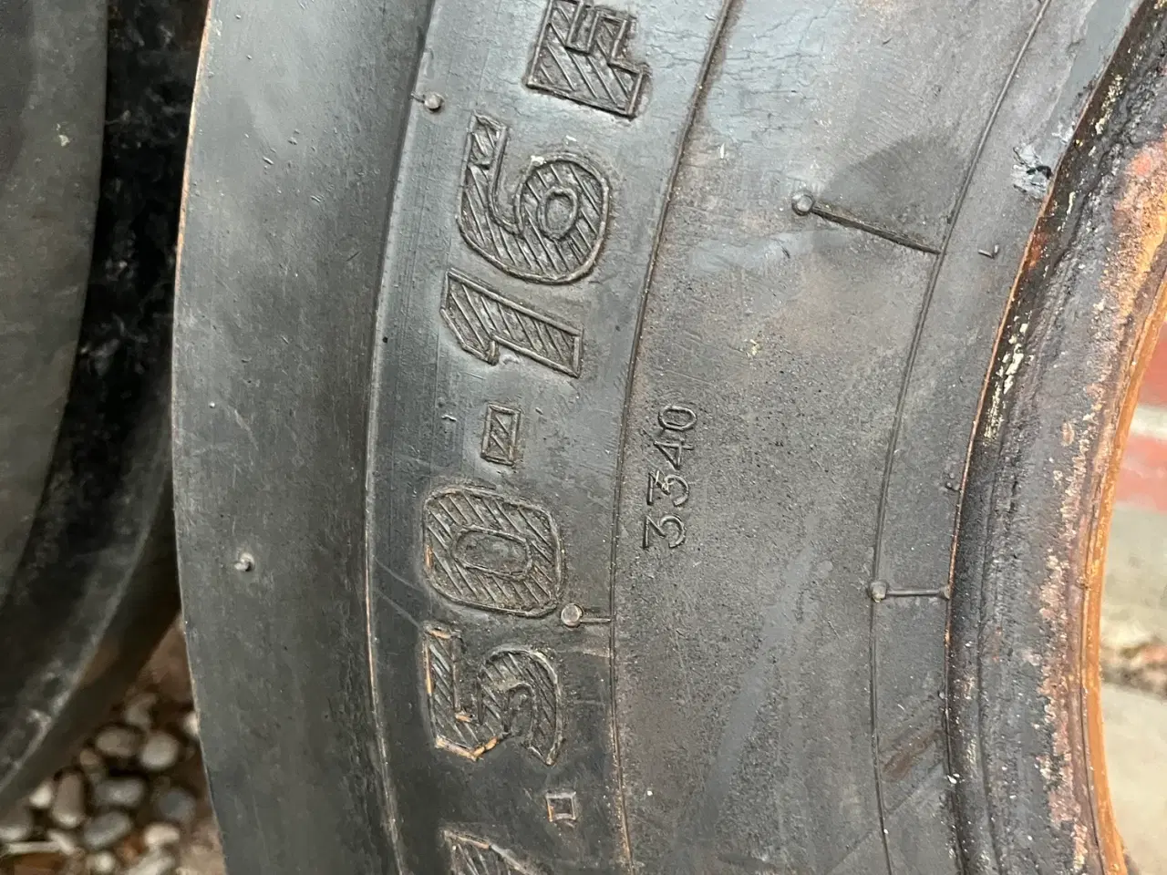 Billede 2 - 2 stk Dæk m/slanger forhjul traktor 16"