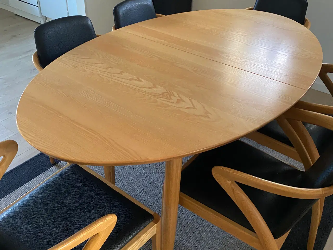 Billede 3 - Dejligt ovalt spisebord 180 cm med udtræk
