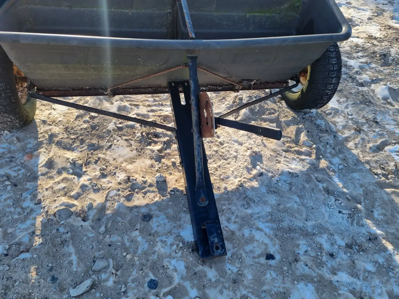 Billede 1 - Græs såning maskine eller til gødning 