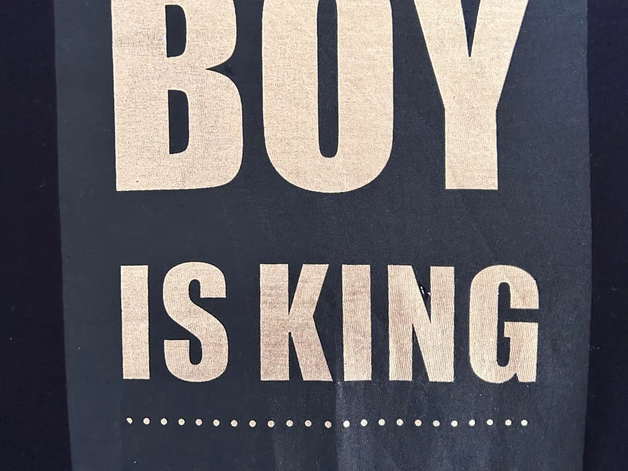 Billede 3 - Kids Up bluse med tryk 'BOY IS KING', str. 128-134