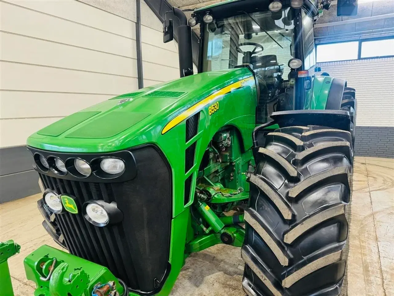 Billede 22 - John Deere 8530 Autopower Monteret med luft, frontlift og står på nye dæk.