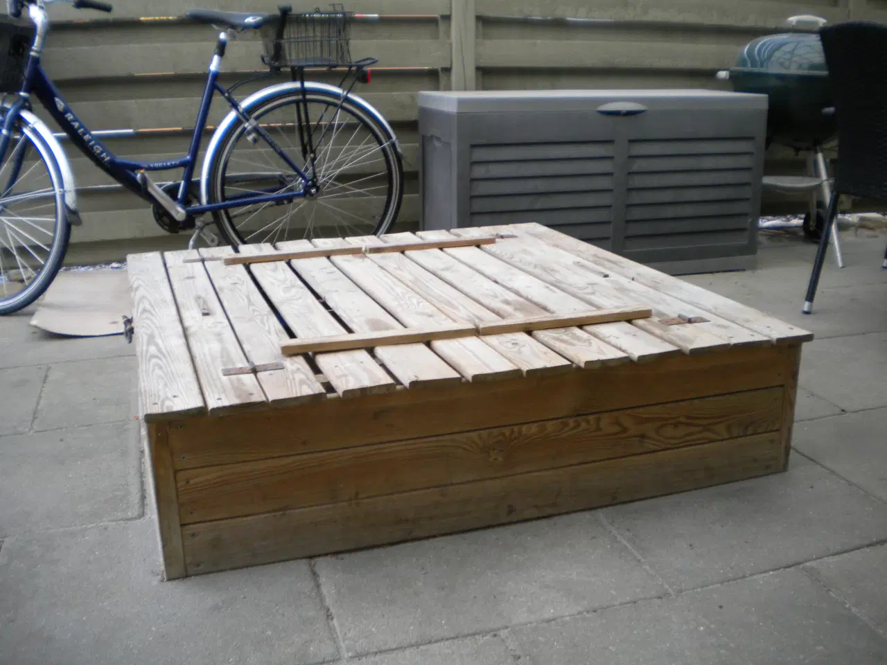 Billede 1 - Sandkasse til ca 1 til 6 år