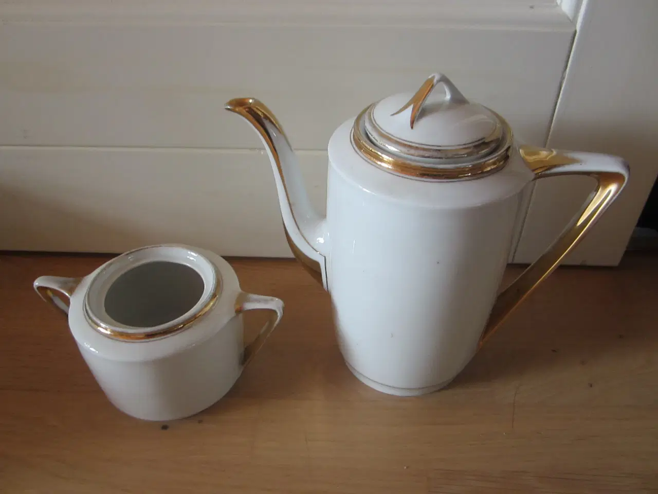 Billede 1 - porcelæns kaffekande og sukkerskål uden låg  pris