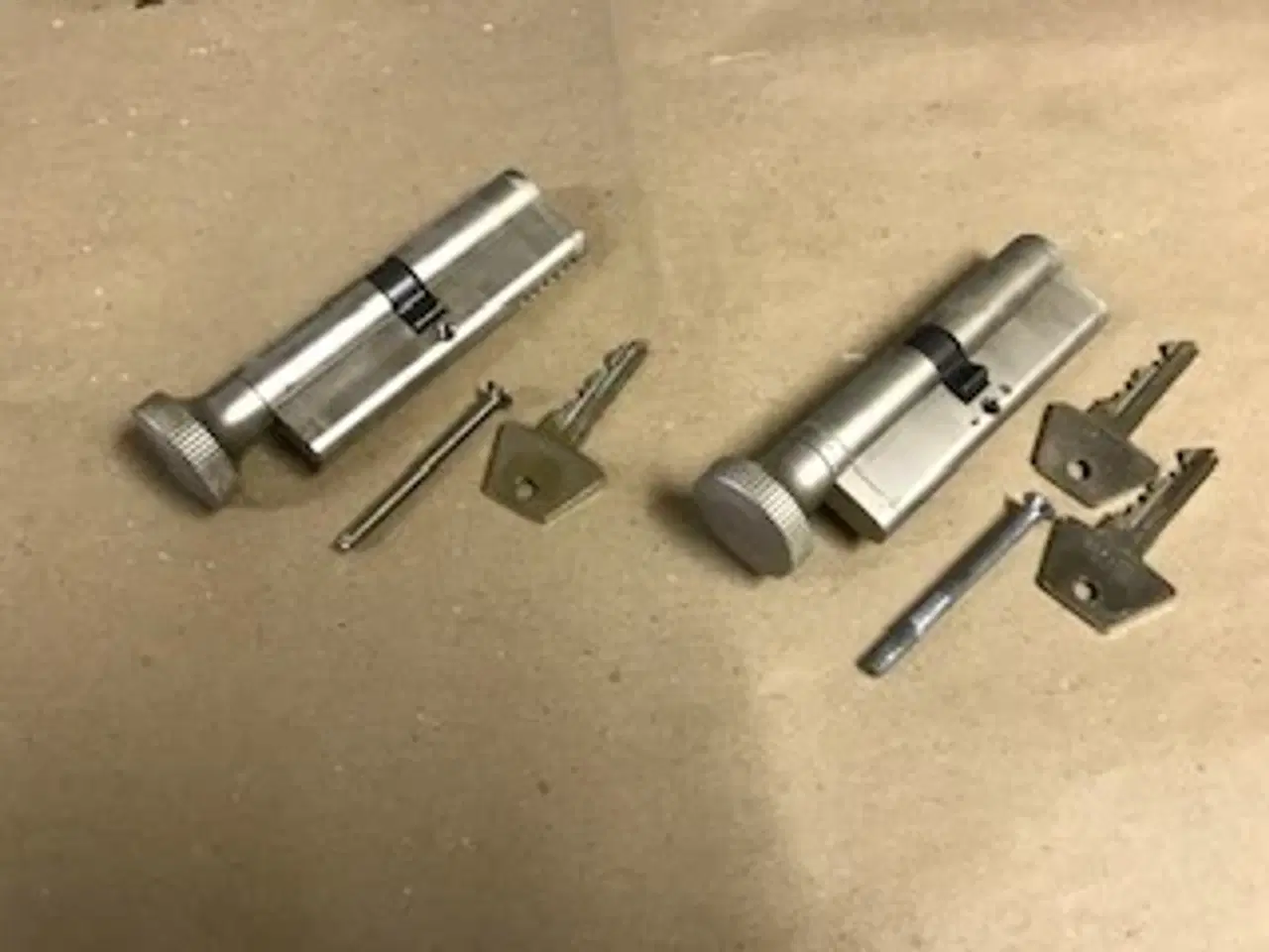 Billede 1 - 2 stk. Dråbecylinderlåse med indvendig drejer