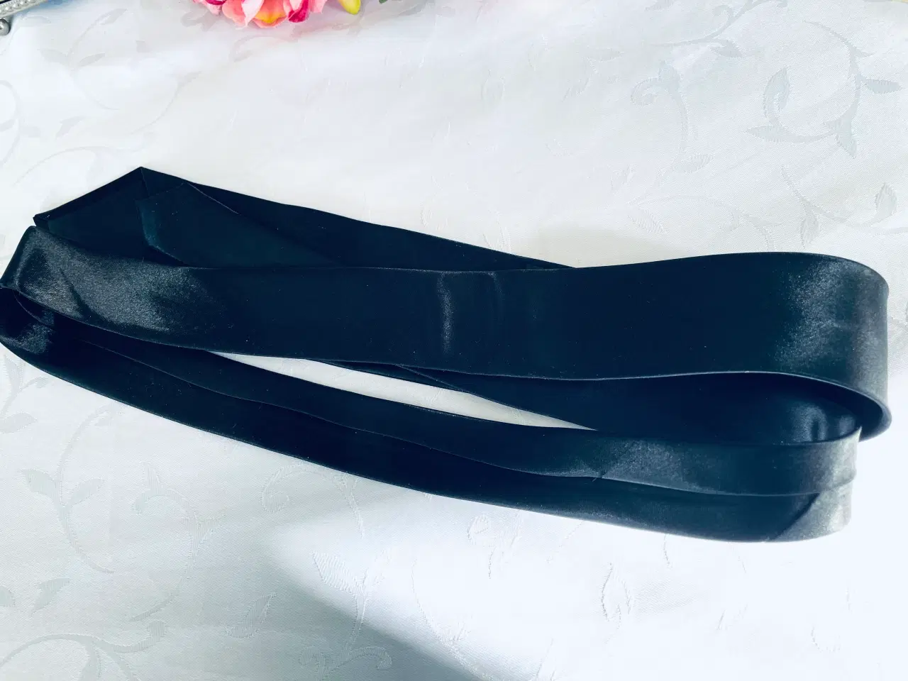 Billede 8 - Sort slips i god stand