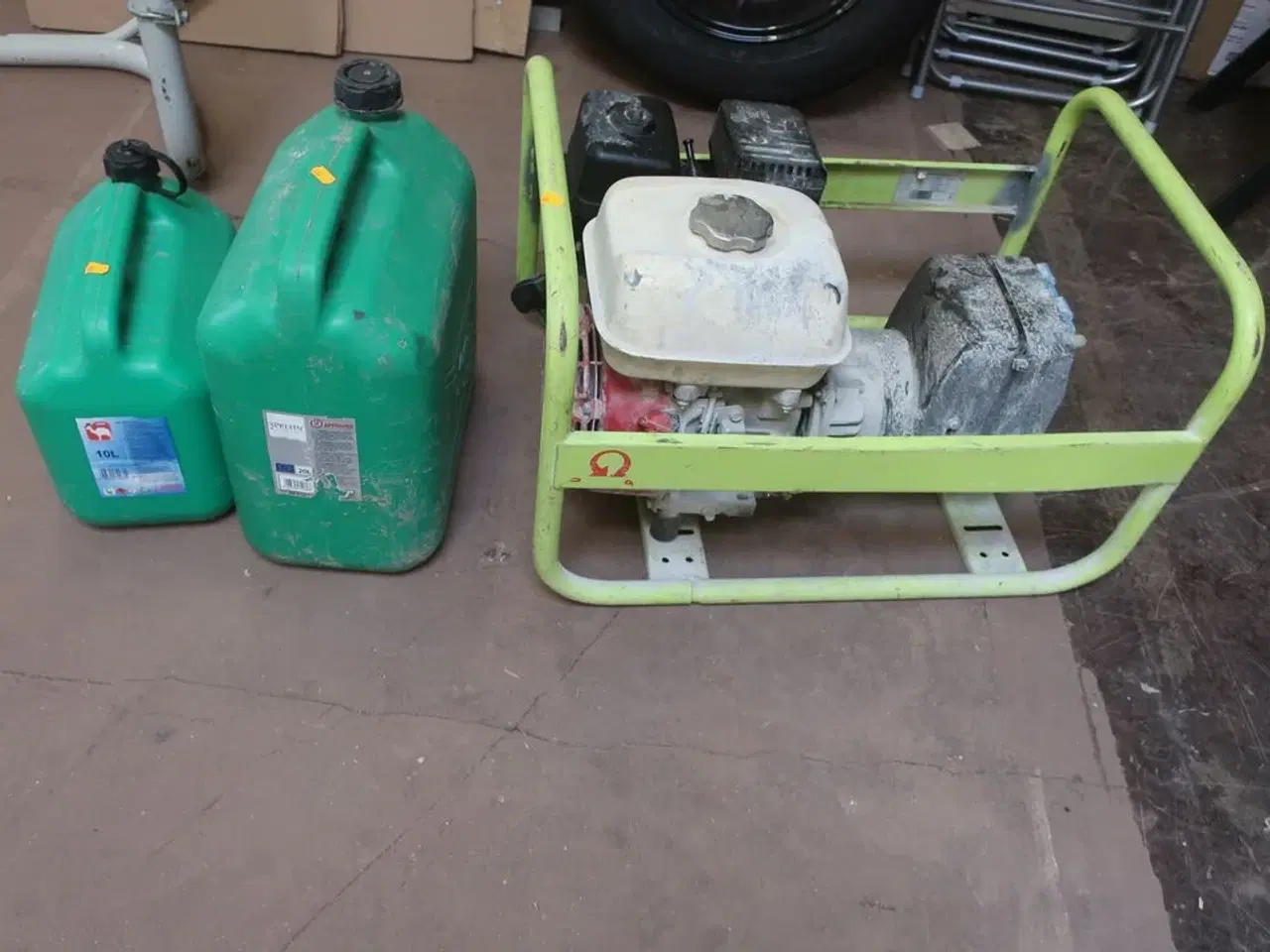 Billede 1 - Generator med 2 dunke