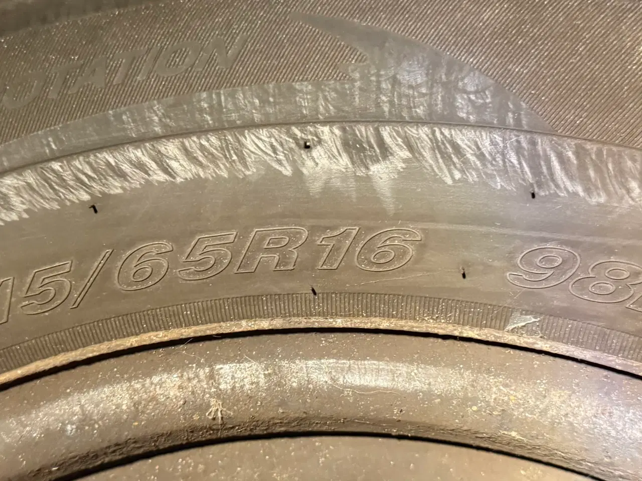 Billede 8 - 4 vinterhjul m/ hjulkapsler og opbevaringsstativ