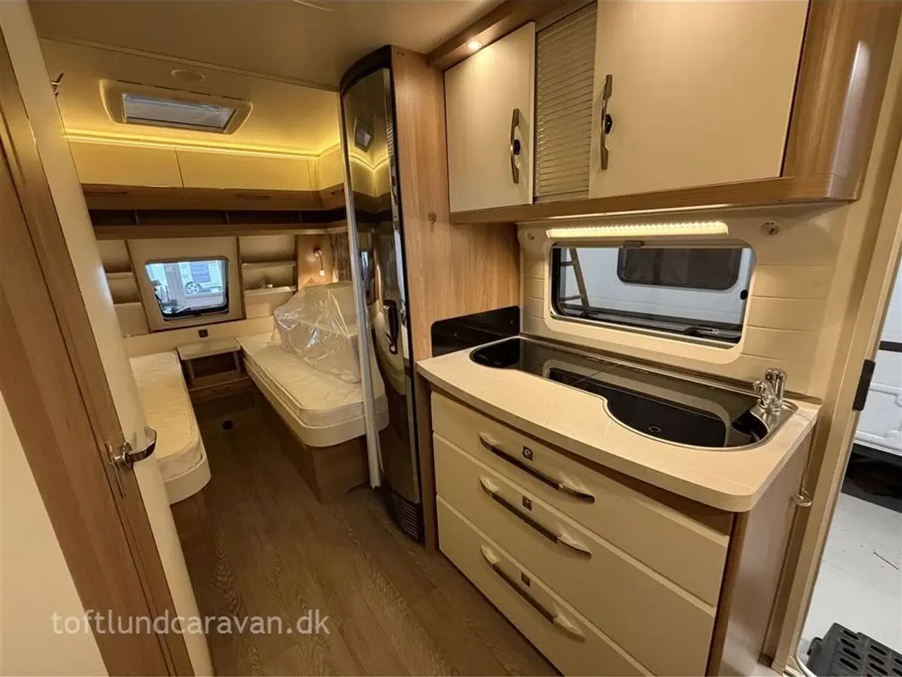 Billede 3 - 2020 - Hobby De Luxe 495 UL DK line   Superflot og velholdt, Enkeltsenge m/udtræk, m/MOVER + STORT ISABELLA FORTELT, DK-LINE model.