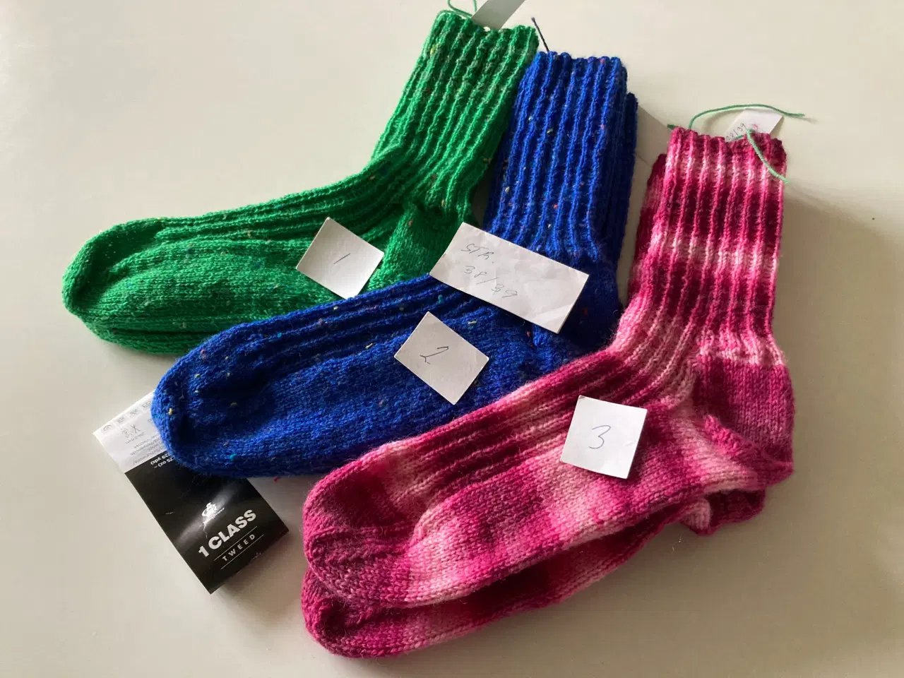 Billede 1 - Hjemmestrikkede sokker sælges