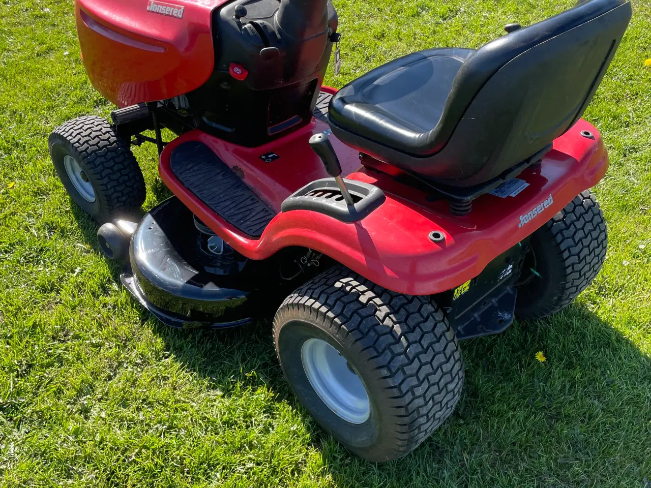 Billede 4 - Jonsered LT2217A havetraktor