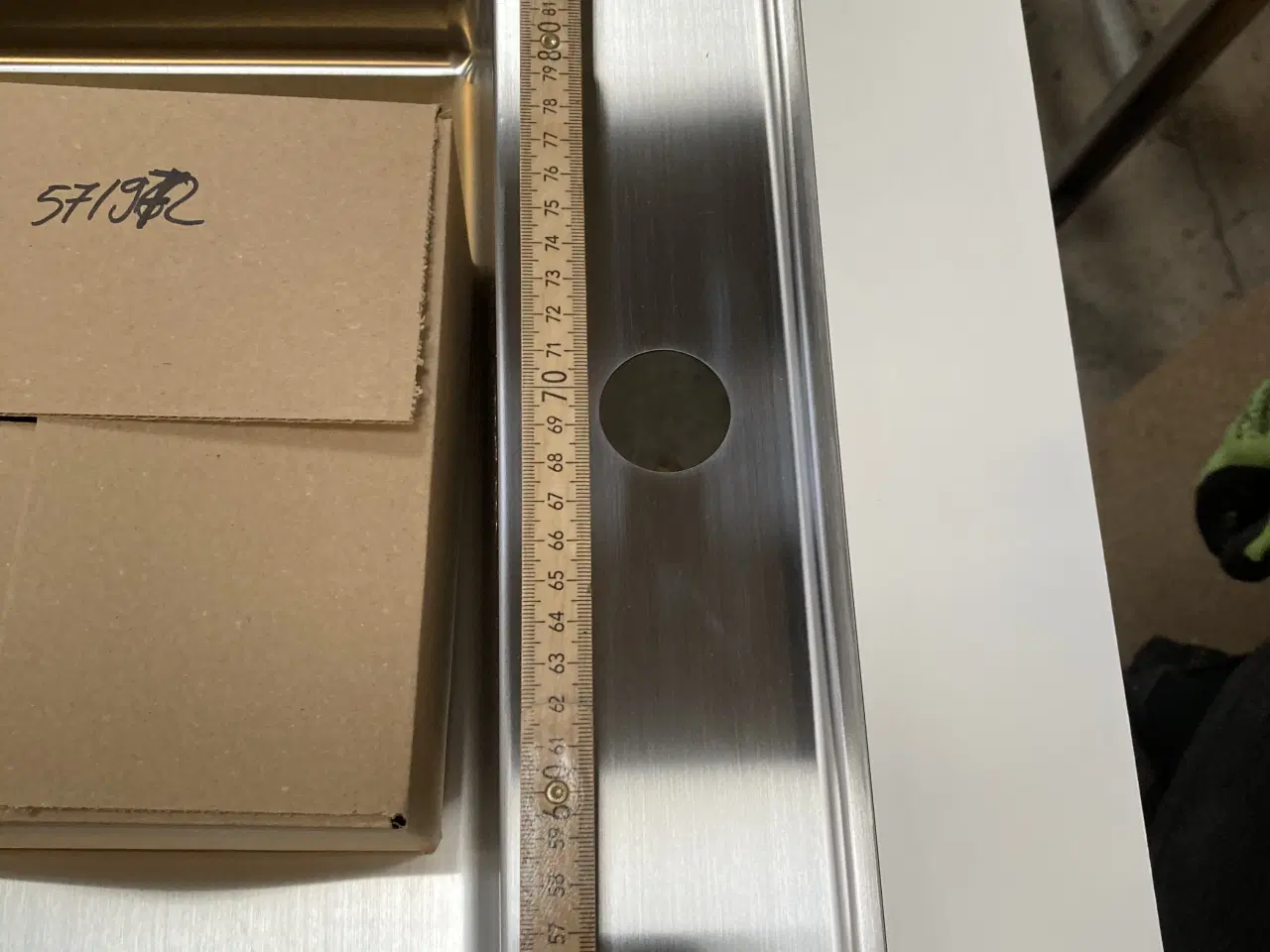 Billede 3 - Bordplade med underlimet vask