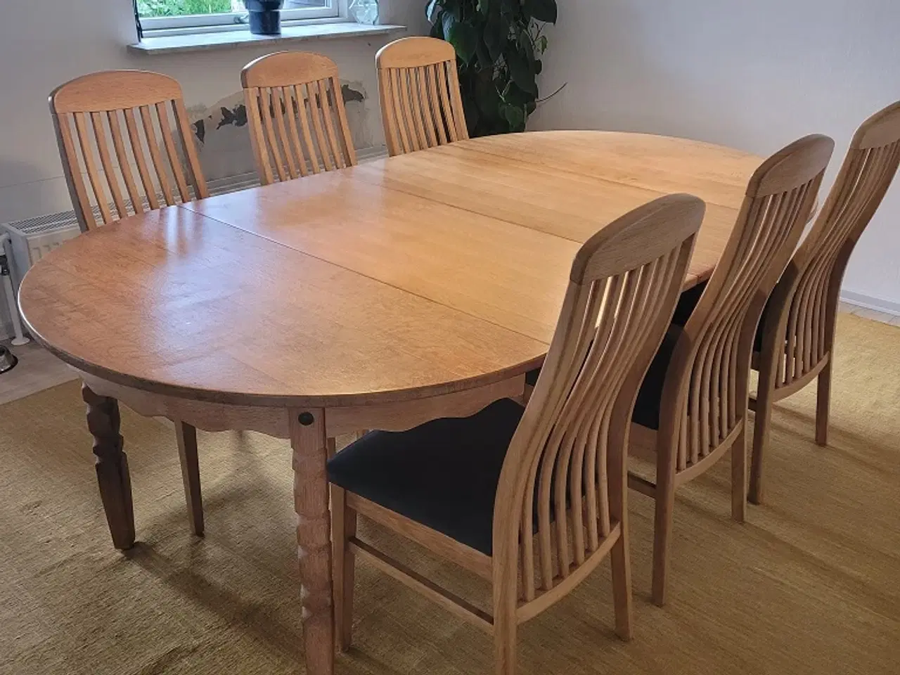 Billede 2 - Spisebord massiv Eg