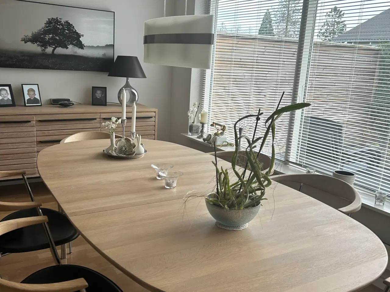 Billede 3 - Meget flot spisebord med 6 stole