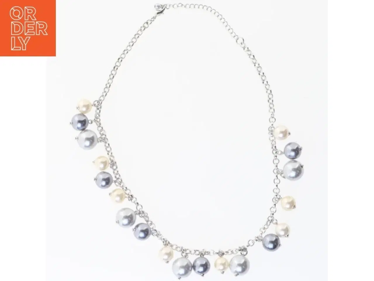 Billede 2 - Perlekæde med grå og hvide perler (str. 45 cm)
