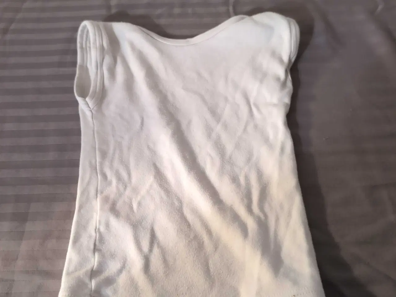 Billede 2 - Hvid top, størrelse 90