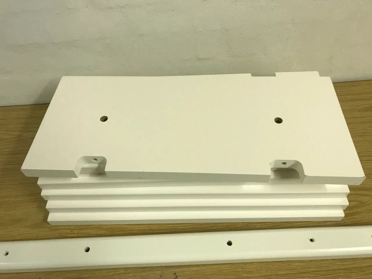 Billede 4 - Enkel reol i hvidt træ